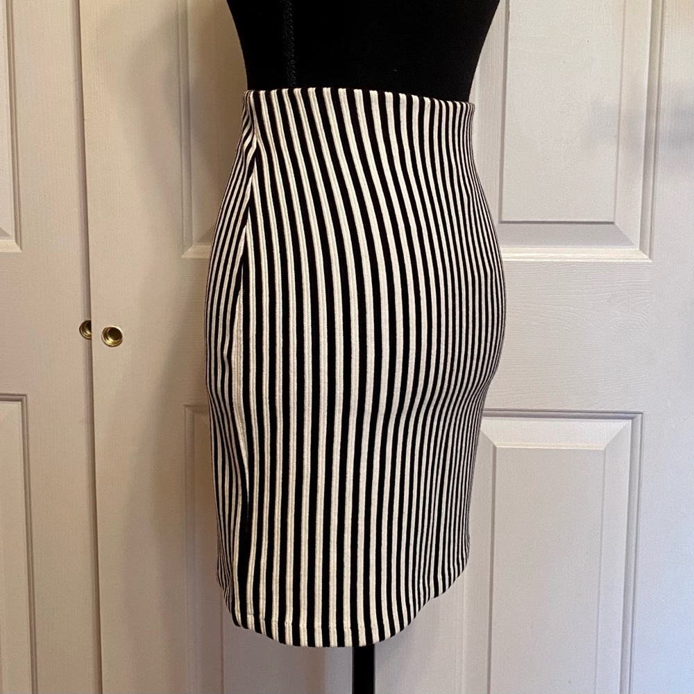 B&W Striped Bodycon Pencil Skirt - Picture 4 of 7